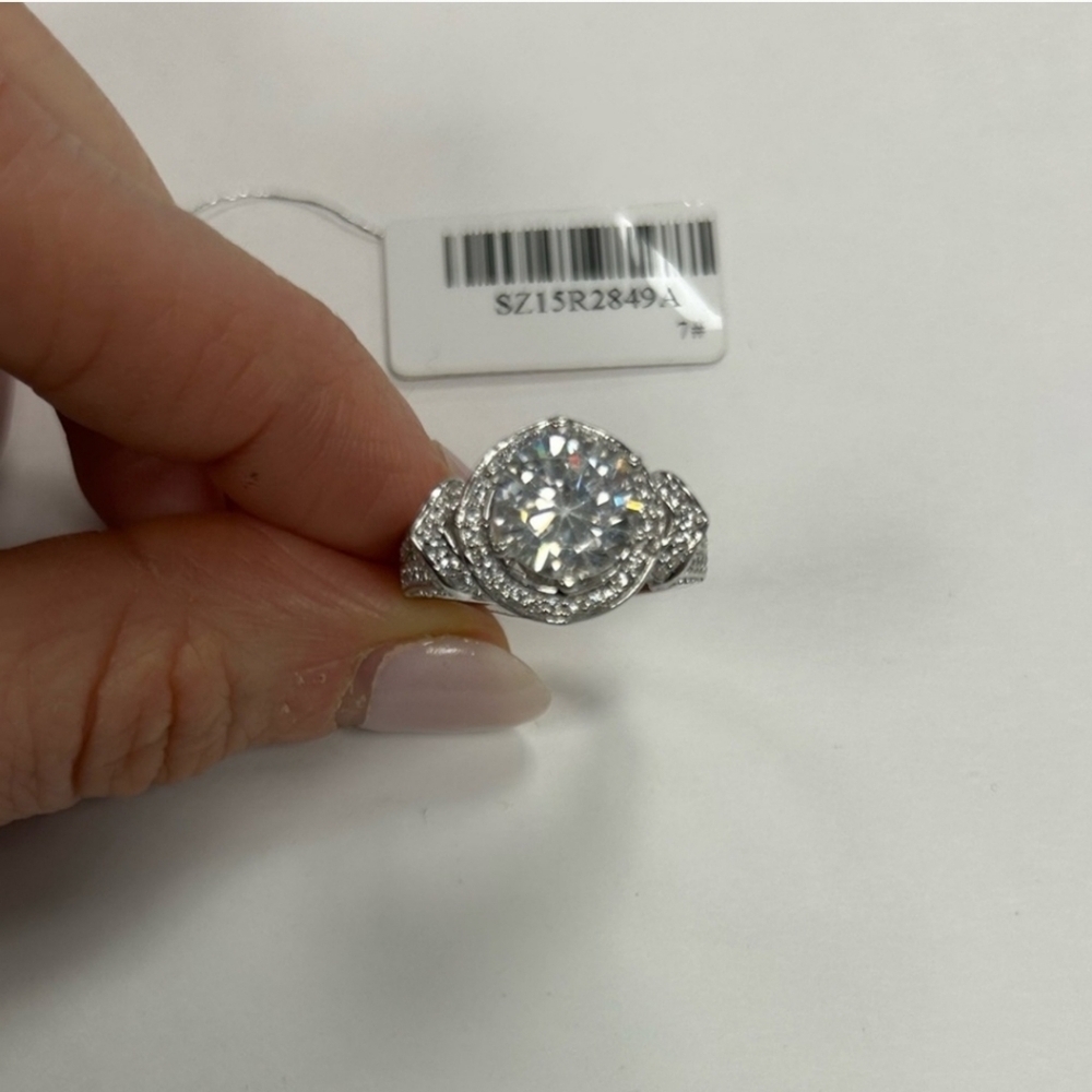 🩶▪️Suzy Levian▪️ Sterling Silver White CZ Engagement Ring Size # 7